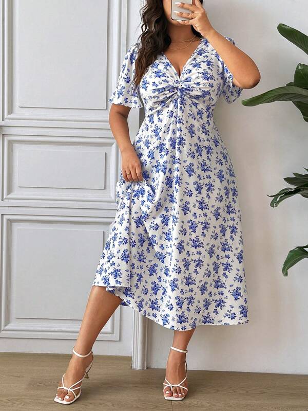 SHEIN Frenchy Vestido casual de vacaciones de manga corta con envoltura delantera y estampado floral bohemio ditsy, talla grande, para verano