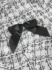 SHEIN MOD Sukienka damska Plus Size z podwójnym zapięciem na guziki, w czarno-białą kratę, wykończona sztucznymi perłami