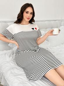 Plus Size Heart & Stripe Print Round Neck Short Sleeve Nightgown