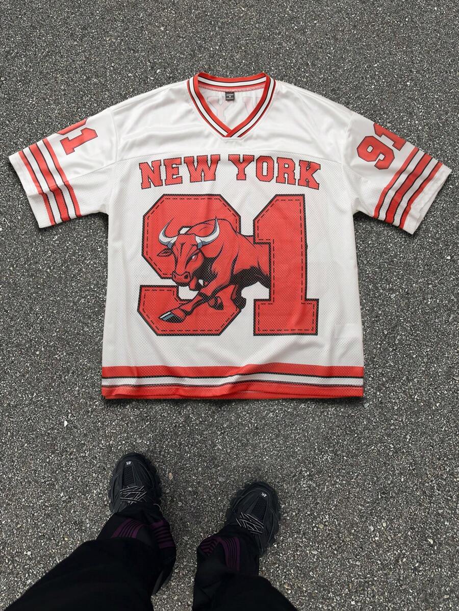 Manfinity Campus Court 男士字母印花 V 领短袖条纹休闲篮球球衣款式 T 恤