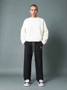 SUMWON Pantalón de nailon con ajuste recto y estampado gráfico