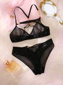 Ensemble de lingerie minimaliste sexy et confortable en dentelle et chaîne métallique asymétrique pour femmes