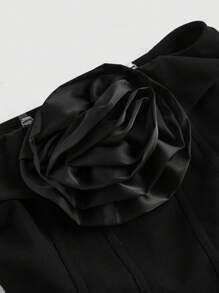 SHEIN MOD 黑色 Maxi 三维花朵紧身胸衣上衣、约会、派对、节日女式上衣、女装、新年女装、哥特风格、俱乐部女装、老钱风格女装、狂欢节、新年女装、度假女装、西部装女装、情人节服装 - 黑色 - 查看 3