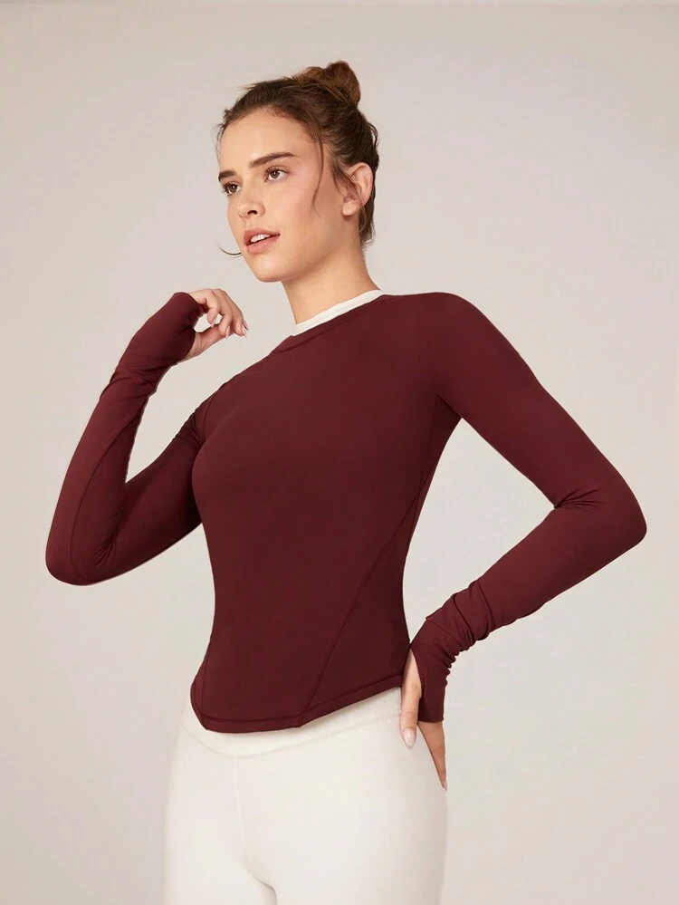 Top de manga larga con corte curvo y efecto adelgazante de la cintura FeatherFit™, adecuado para yoga de bajo impacto y uso diario en verano