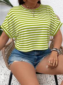 SHEIN VCAY 大码波西米亚风度假条纹宽松白色短袖 T 恤，适合夏季