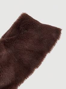 SHEIN MOD Vestido de suéter de talla grande con decoración de peluche y hombros descubiertos - Marrón - Ver 3