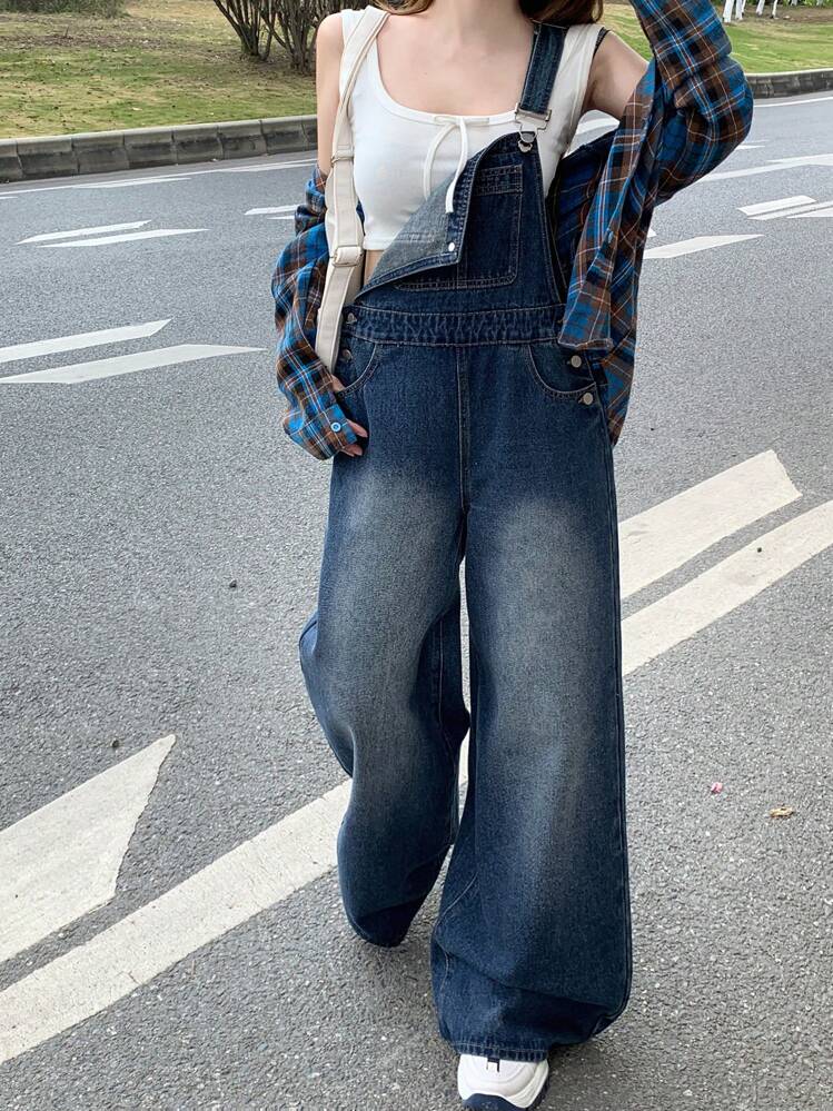 DAZY 여성용 주머니 달린 와이드 레그 릴랙스핏 데님 멜빵 팬츠 - 미디엄 워시 - 보기 3