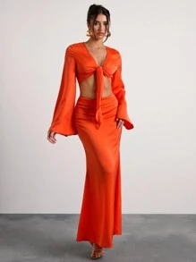 Glamine Conjunto de 2 piezas elegante de alta costura con top corto de manga larga con escote retorcido en satén naranja y falda larga ajustada con cremallera trasera, ideal para el Día de San Valentín
