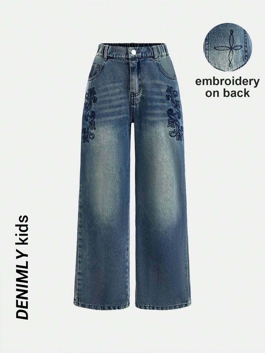 SHEIN Jeans dritti slim fit da ragazza tween, in stile boho vintage, con dettagli floreali ricamati, vita elastica e chiusura con bottone, cinque tasche classiche, stile cowboy alla moda e chic. - Blu lavato medio - Visualizzare 1