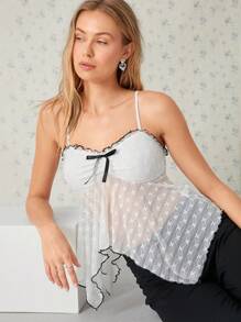 SHEIN EZwear Camiseta interior ajustada de mujer con encaje blanco, lazo, parches en negro y bajo asimétrico en forma de concha - Blanco - Ver 1