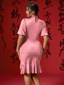 SHEIN LUNE Váy ôm sát màu khối kiểu Trung Quốc cỡ lớn cho Tết Nguyên Đán - Hồng - Xem 2