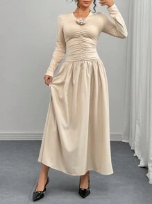 Chiquease 法式优雅性感百搭褶皱长袖连衣裙，3D 玫瑰装饰，弹力针织杏色，适合女士，秋冬 - 杏色 - 查看 6