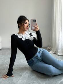 SHEIN Unity New Autumn Fashion High-Level Embossed Floral Color Block Slim Fit Women T-Shirt, Random Floral Patterns Fall Cloth For Women - Black and White - View 6