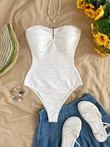 Soleia 白色纹理面料金属点缀露肩紧身衣，适合海滩和度假 - 白色 - 查看 7