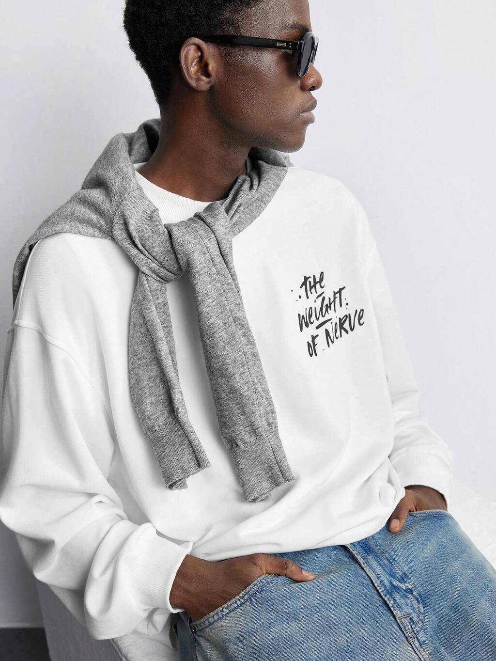 SHEIN Maija Moletom Branco com Estampa de Slogan de Manga Longa e Ombro Caído, Lançamento de Primavera 2025 para Homens, Design Minimalista da Moda Adequado para Encontros no Dia dos Namorados, Feriados, Festas de Ano Novo, Dia a Dia Casual, Férias e Deslocamentos