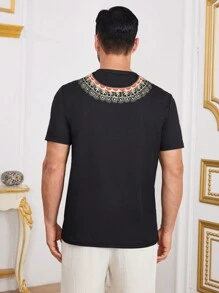 Manfinity Homme Camiseta casual de hombre de cuello redondo de manga corta con detalles gráficos - Negro - Ver 2