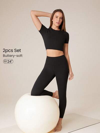 Ensemble de 2 pièces de 24" FeatherFit™ Freedom Activewear avec t-shirt à manches courtes et legging, avec poche cachée à l'avant, pour yoga à faible impact et usage quotidien
