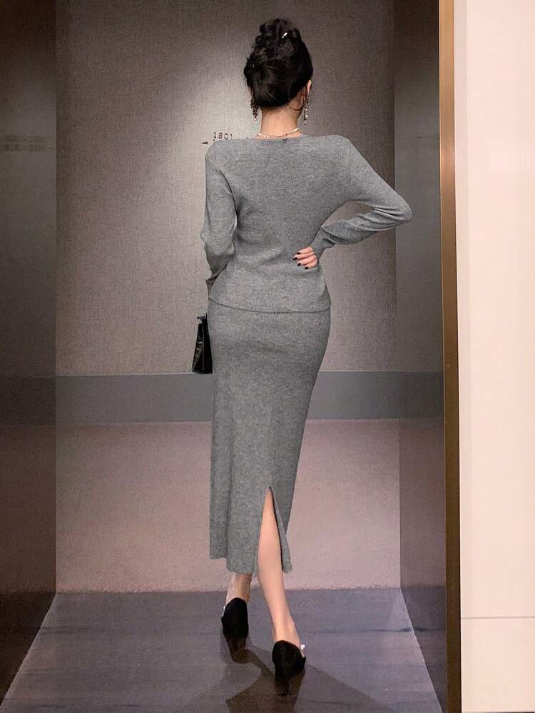 2pcs/Set Women Solid Color V-Neck Sweater And Split Hem Sweater Skirt Fall