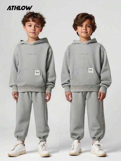 SHEIN 2 szt. Chłopięca bluza z kapturem i nadrukiem w kolorze zielonym, minimalistycznym, z nadrukiem logo, luźny krój, z opadającymi ramionami i sportowym zestawem, codzienna odzież sportowa na jesień/zimę