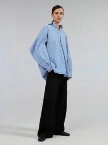 Ontre 2025 新款女士春季蓝色条纹长袖超大长款衬衫，背部喇叭形设计