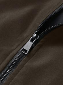 Manfinity Homme Jaqueta de Colégio Masculina com Zíper e Recorte Listrado, Caimento Folgado - Castanho - Visão 7