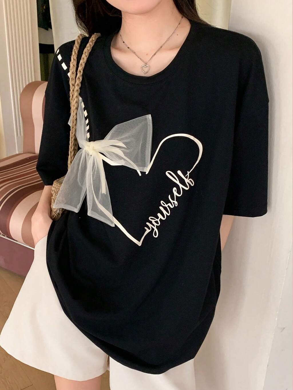 Camiseta de Manga Curta Feminina com Estampa de Laço e Coração, Casual e da Moda para Uso Diário, Blusas Fofas, Camisetas Gráficas