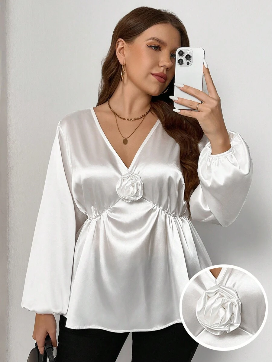 SHEIN Frenchy Camisa sexy plus size com decote em V e design floral de rosas 3D - Bege - Ver 1