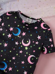 2 合 1 女童彩色夜光星星月亮印花睡衣套装 - 短袖上衣和短裤，贴身剪裁