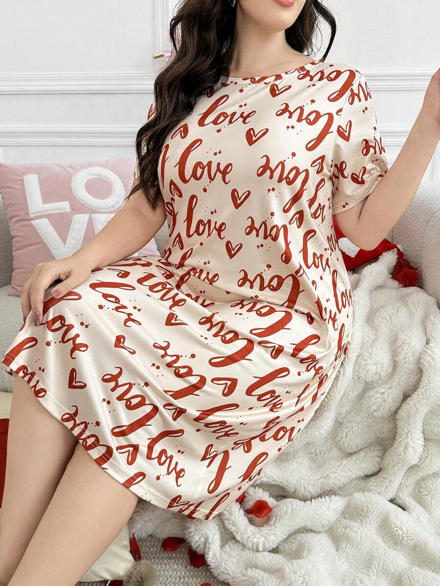 Letter & Heart Print Round Neck Short Sleeve Plus Size Nightgown