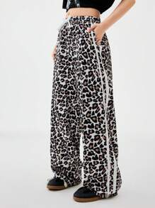 SHEIN Pantalones deportivos anchos con textura decorativa de banda de estampado de leopardo para niñas preadolescentes en primavera - Multicolor - Ver 3