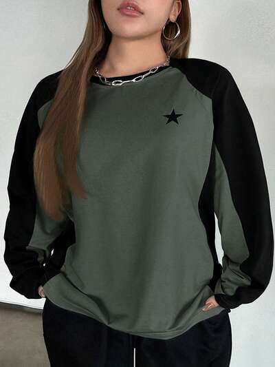 Dazy Petite Plus Camiseta holgada de manga raglán con bloque de color y estampado de estrellas, blusa de manga larga verde militar para primavera/verano/otoño, ropa de mujer