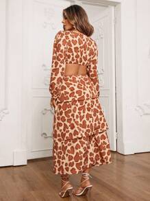 SHEIN VCAY Vestido con top acampanado de manga larga con escote en V con estampado de corazones de animales y estampado de leopardo, falda de volantes, adecuado para vacaciones, playa, fiesta, San Valentín, Año Nuevo, citas románticas, estilo bohemio occidental, talla grande - Multicolor - Ver 4