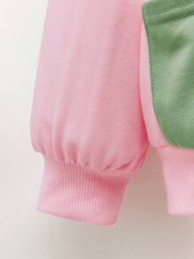 SHEIN Sudaderas casuales de punto con estampado de letras para niñas jóvenes, con capucha, bolsillo, hombros caídos y color contrastado en rosa, para otoño/invierno - Rosa - Ver 3