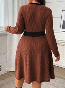 Flirla Vestido casual de manga larga con cuello en V y silueta evasé, talla grande, simple y de moda para uso diario