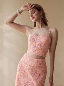 MOTF PREMIUM FLORAL PATCHED CUP DETAIL CROP CAMI TOP
