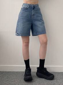 DAZY Pantalones cortos de mujer de tela vaquera desgastada y con agujeros de 5 pulgadas - Azul - Ver 2