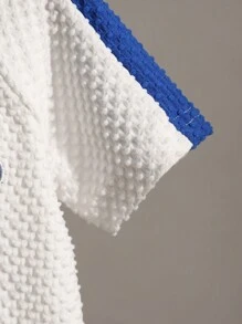 SHEIN 2 pièces Ensemble bébé garçon, nouveau t-shirt à manches courtes et short en tricot d'été à rayures à bulles minimaliste avec broderie lettres et couleurs contrastées, col rond, manches raglan. Combinaison de couleurs décontracté, broderie de lettre unique, tout-aller polyvalent, convient pour l'été, motif délicat, assortiment d'été, vêtements de sport, vacances, vêtements de jeu, tenue scolaire, tout-petit, unisexe, été - Blanc - Voir 4