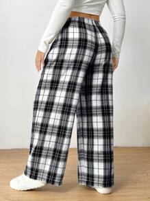 SHEIN PETITE CURVE Plus Size Women's Plaid Pants,Black & White Plaid Elastic Waist Pockets Wide Leg Casual Loose Pants - Black and White - View 2