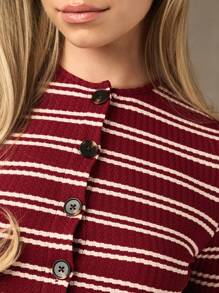 MISSGUIDED 精品罗纹针织纽扣前开襟露脐上衣和超短裤套装，奢华Y2K复古风家居服套装，舒适冬季假日两件套时尚圣诞套装 - 紅白色 - 查看 5