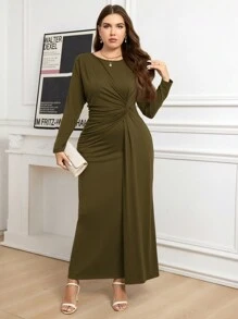SHEIN Clasi Vestido verde oliva con frente retorcido y dobladillo curvo, talla grande - Verde militar - Ver 3