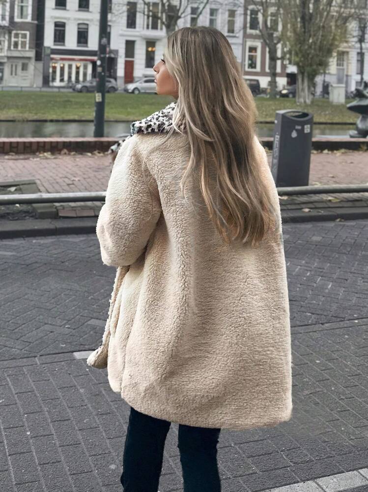 RueChic 女士豹纹衬里羊羔绒大衣 - 米色 - 查看 2