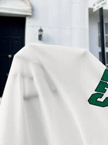 SHEIN 2入組少年男生白色寬鬆休閒短袖T恤和短褲套裝，時尚、簡約、實用和舒適，帶有印刷字母