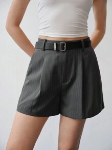 MOTF STUDIO Gestreifte maßgeschneiderte Shorts mit schräger Tasche