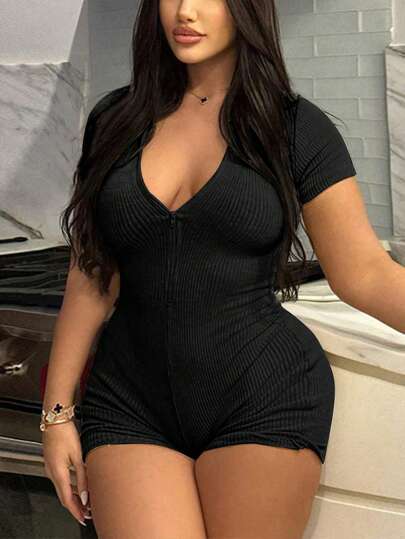 SHEIN بدلة قصيرة للسيدات بأكمام قصيرة و لون سادة مناسبة للمقاسات الكبيرة، بلايس