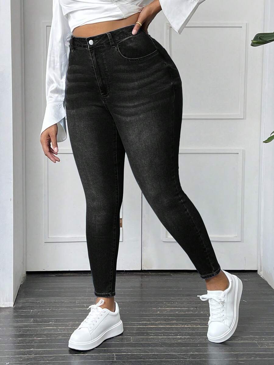 SHEIN EZwear Plus Size Front Button Pocket Simple Fitted Casual Black Jeans - Black - View 1