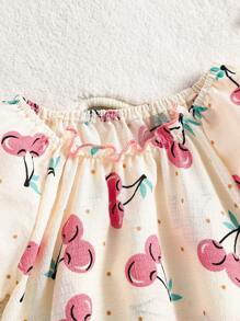 SHEIN 女婴 2 件套睡衣套装，白色背景，甜樱桃印花，飘袖上衣和长裤，舒适家居服