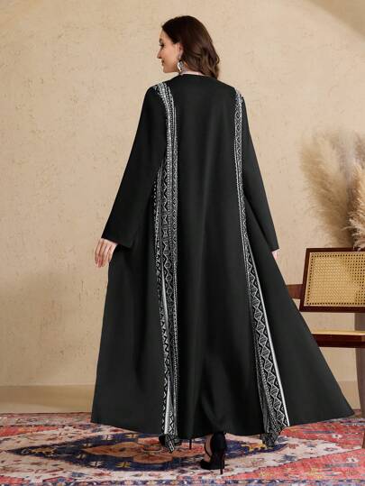 Al Najma Women Loose Geometric Print Contrast Color Abaya Robe, Everyday Casual, Abayas