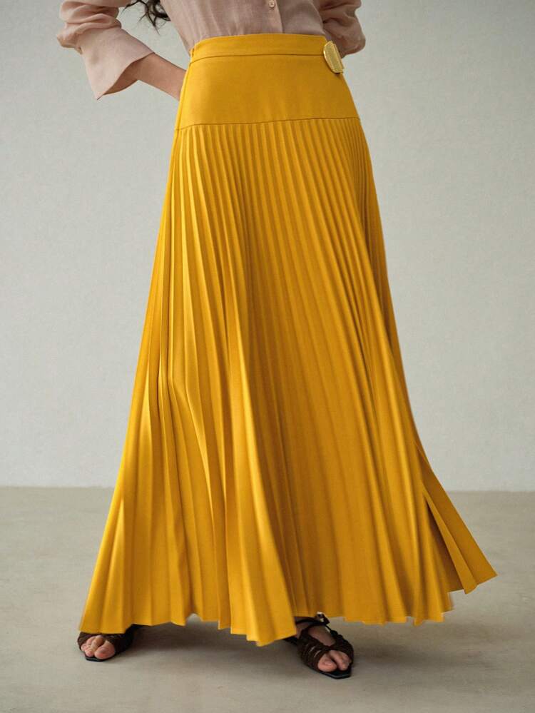 SAIA PLISSADA EM LINHA A, DECORAÇÃO METÁLICA