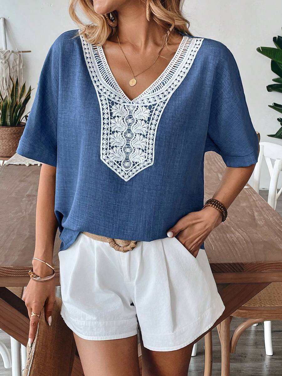 EMERY ROSE 女士春夏假期休闲 V 领撞色花卉钩针蕾丝拼布短袖亚麻衬衫