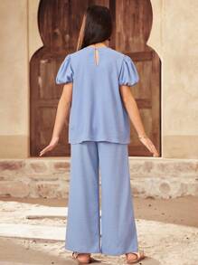 SHEIN Leap Crew Tween-Mädchen Lässiges, lockeres Oberteil mit Rundhalsausschnitt, Puffärmeln und Schleifenakzent + Hose, 2-teiliges Set - Weiss - Übersicht 2